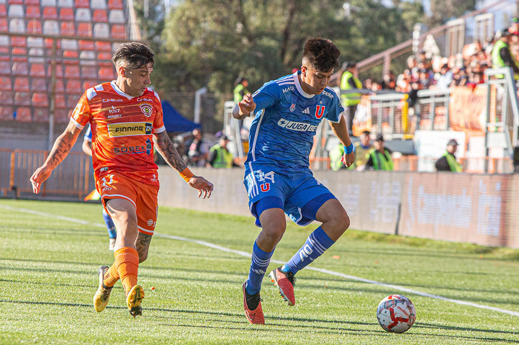 Universidad de Chile vence a Cobreloa en Calama y se mantiene en el liderato junto a D. Iquique Foto: G5 Noticias