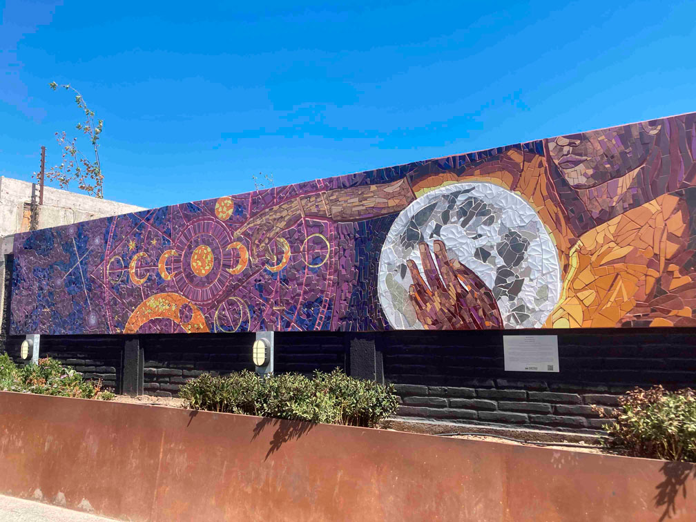 Estaciones Observatorio y Hospital El Pino del Metro de Santiago se transforman en galerías culturales