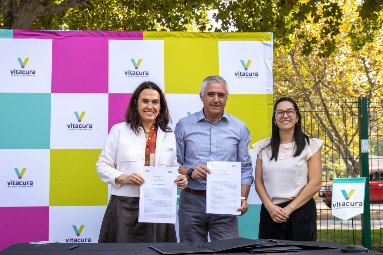 Vitacura y la CCS firman convenio para reciclaje gratuito de aparatos eléctricos y electrónicos