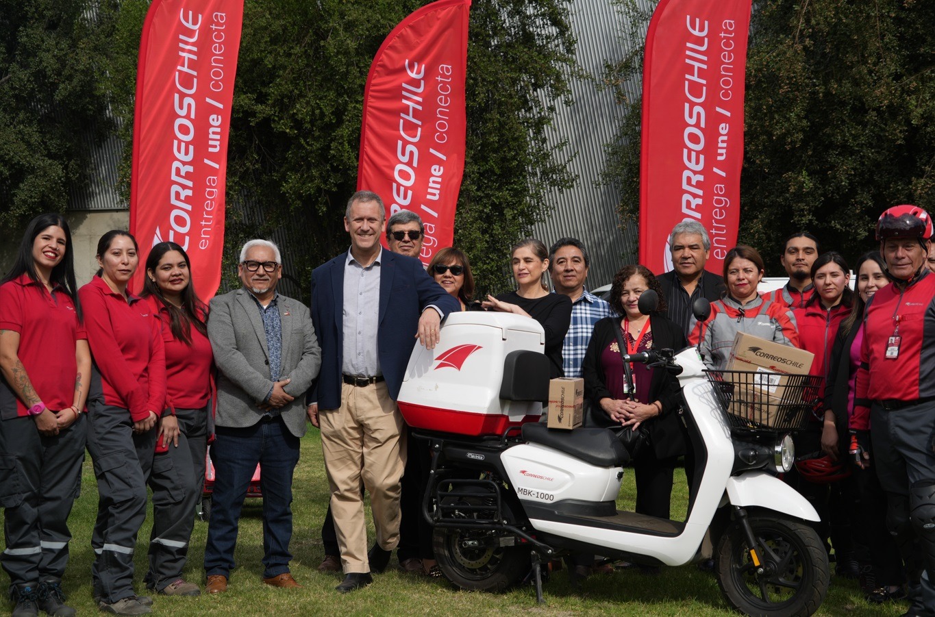 MTT y Correos de Chile presentan nuevos scooters eléctricos para reforzar su flota cero emisiones 