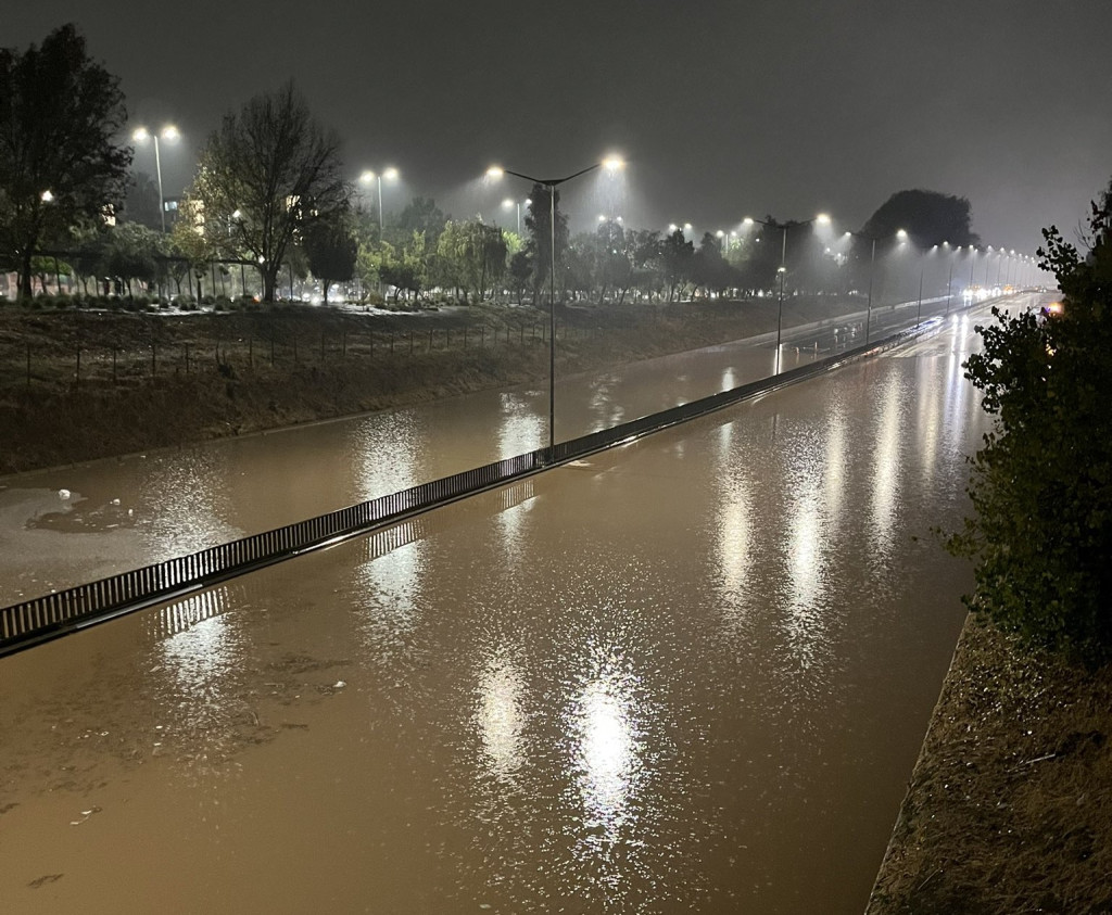 Ruta 68 queda interrumpida por inundación en sector Teniente Cruz