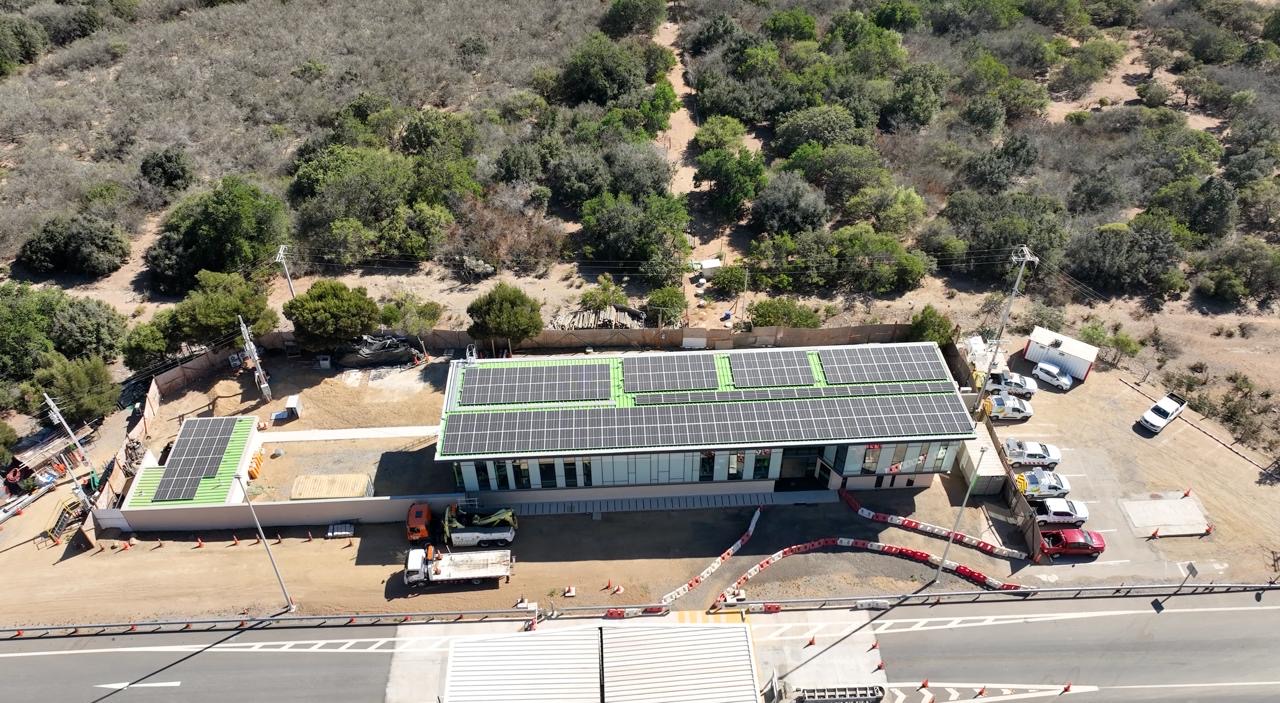 Camino Nogales Puchuncaví apuesta por energía renovable con instalación de 167 paneles fotovoltaicos