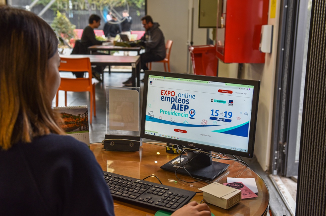 Con más de 1.700 ofertas de trabajo, AIEP y Providencia realizan Expo Empleo Online 2024