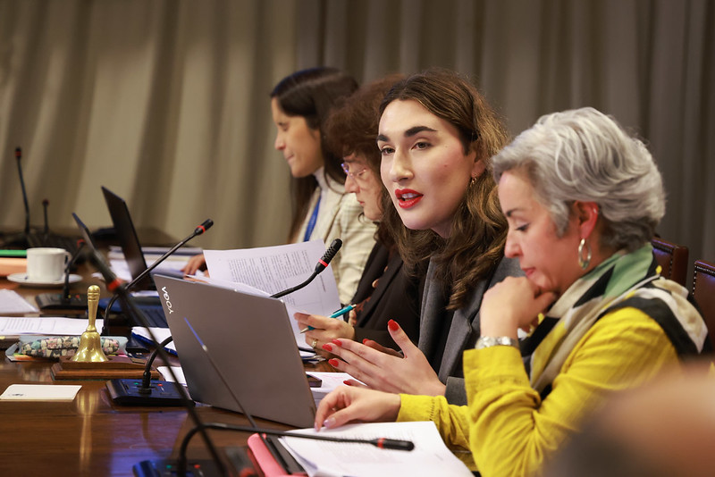 A Sala de la Cámara proyecto que regula uso de dispositivos digitales en recintos educativos