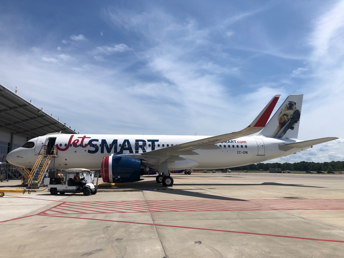 JetSMART comenzó a operar su nueva ruta directa entre Santiago y Curitiba