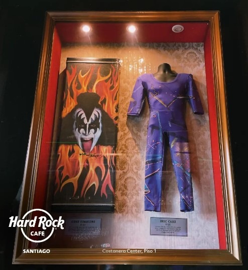 Hard Rock Cafe Santiago invita a su exclusiva colección de “Memorabilia” de la música en estas vacaciones