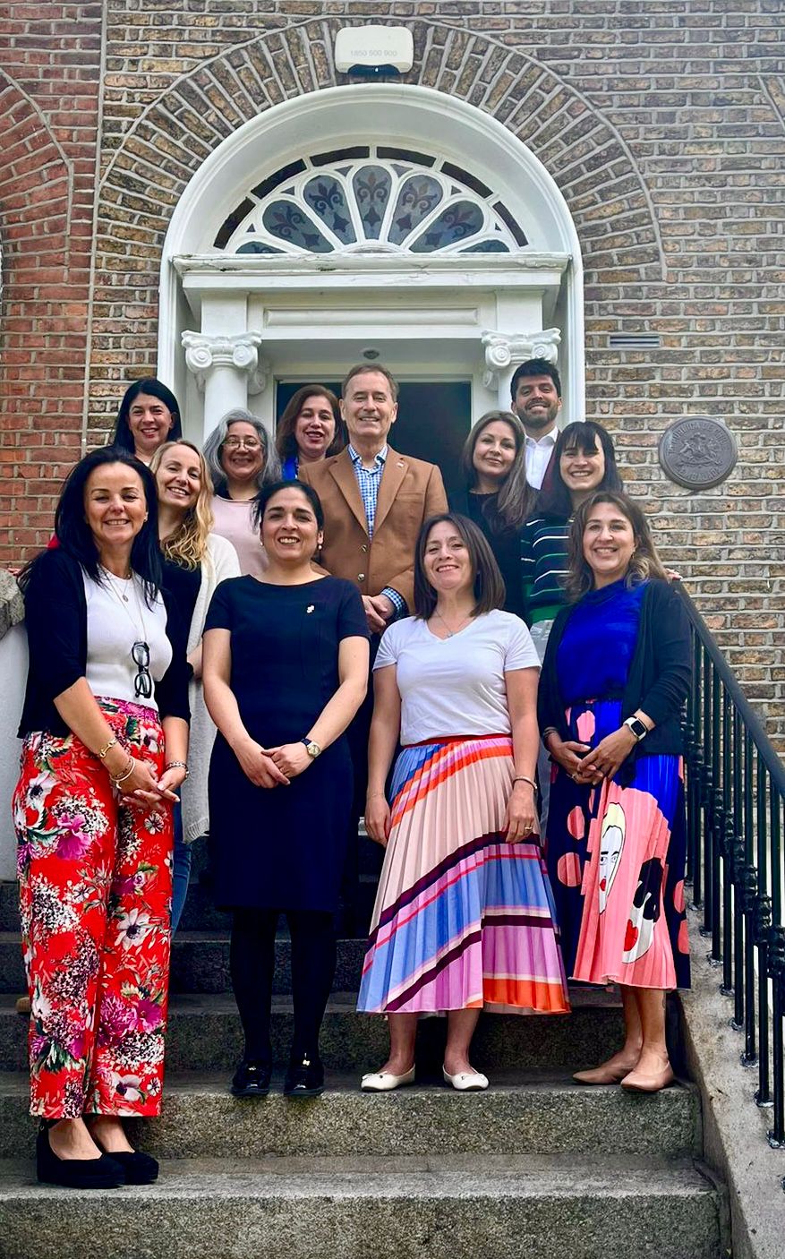 Embajada de Chile en Irlanda y Consulado en Dublín se reúnen con mujeres chilenas para crear una red de apoyo en dicho país