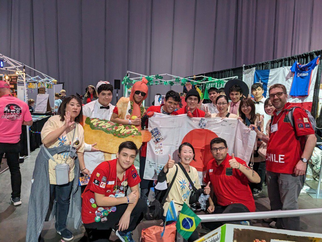 Estudiantes de Puente Alto participan exitosamente de Mundial de Robótica en Estados Unidos