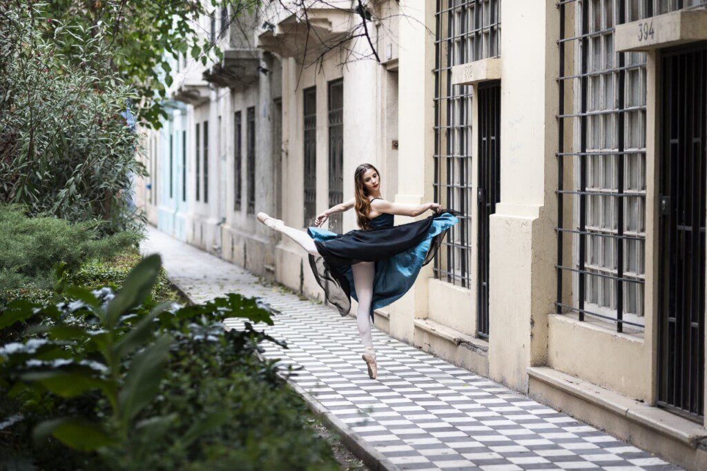 Bailarina chilena María José Molina es becada en prestigiosa escuela de danza en Nueva York