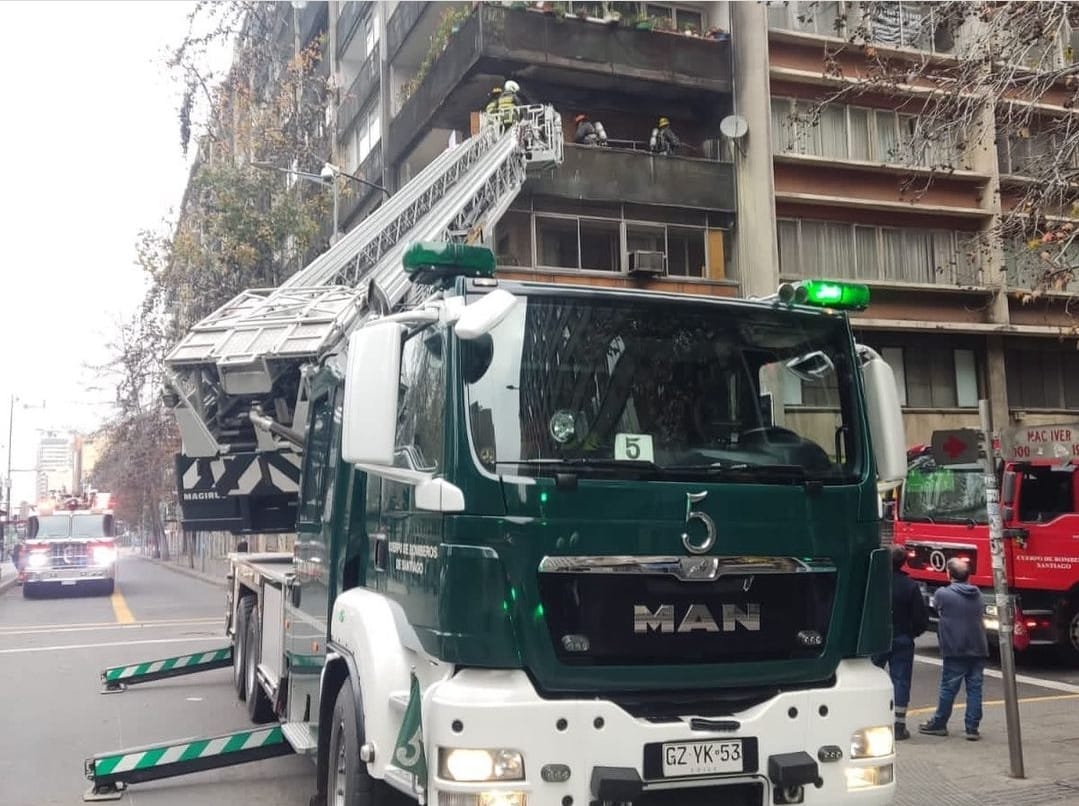 Bomberos de Santiago registra récord de emergencias y se confirma mayor aumento de la participación femenina