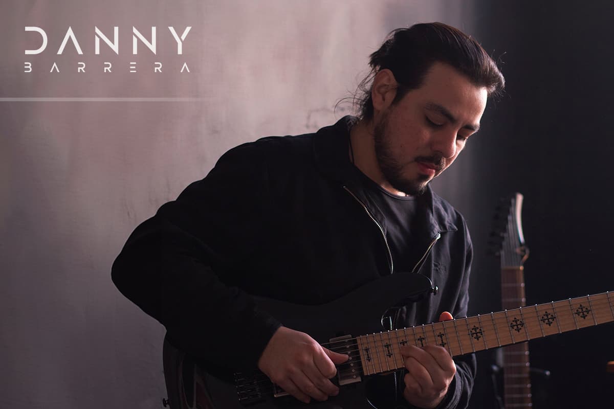 Danny Barrera, el prodigioso guitarrista nacional, libera su primer trabajo solista