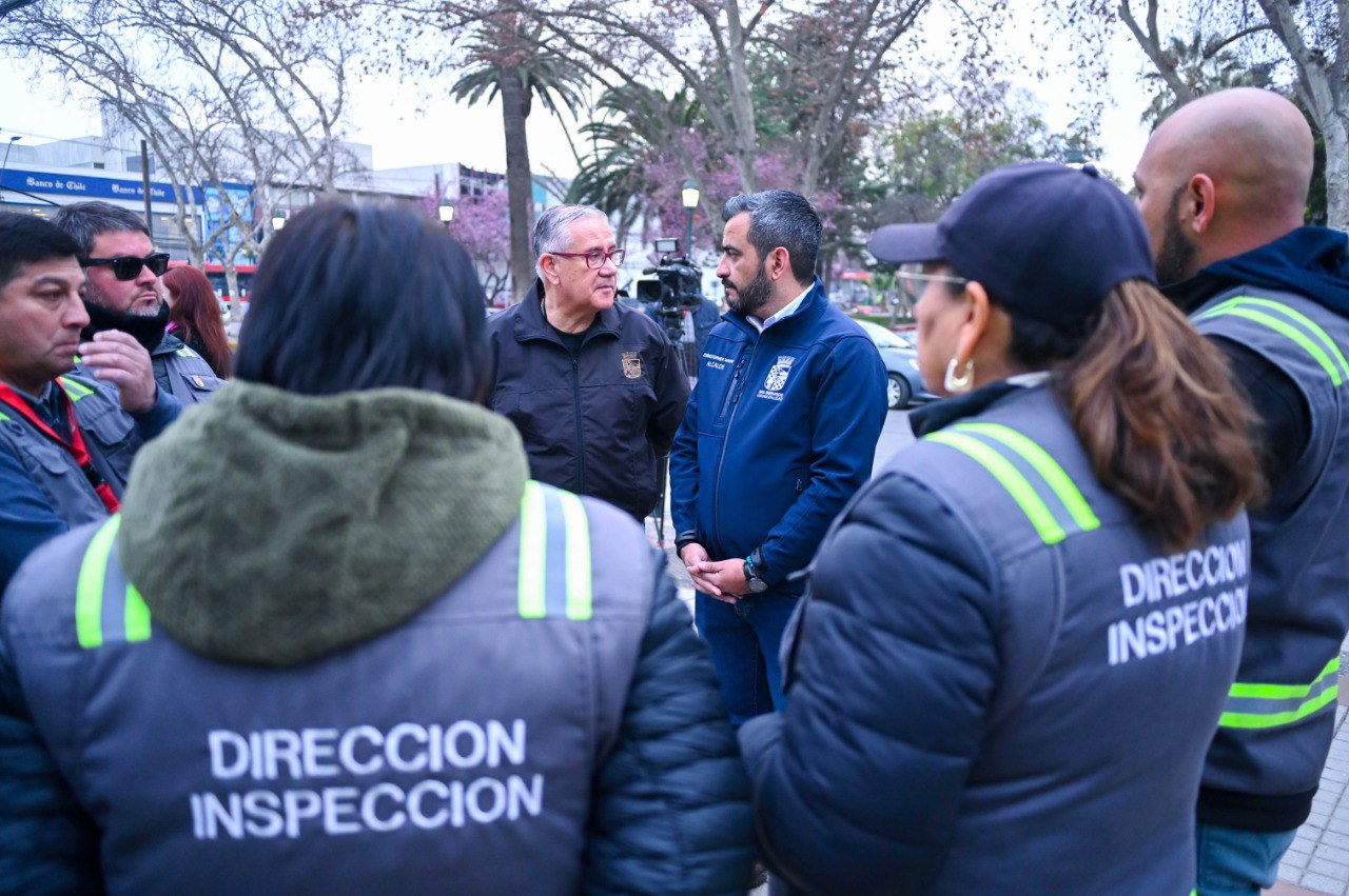 San Bernardo ataca al comercio ambulante prohibiendo estacionar en una de las principales calles de la comuna