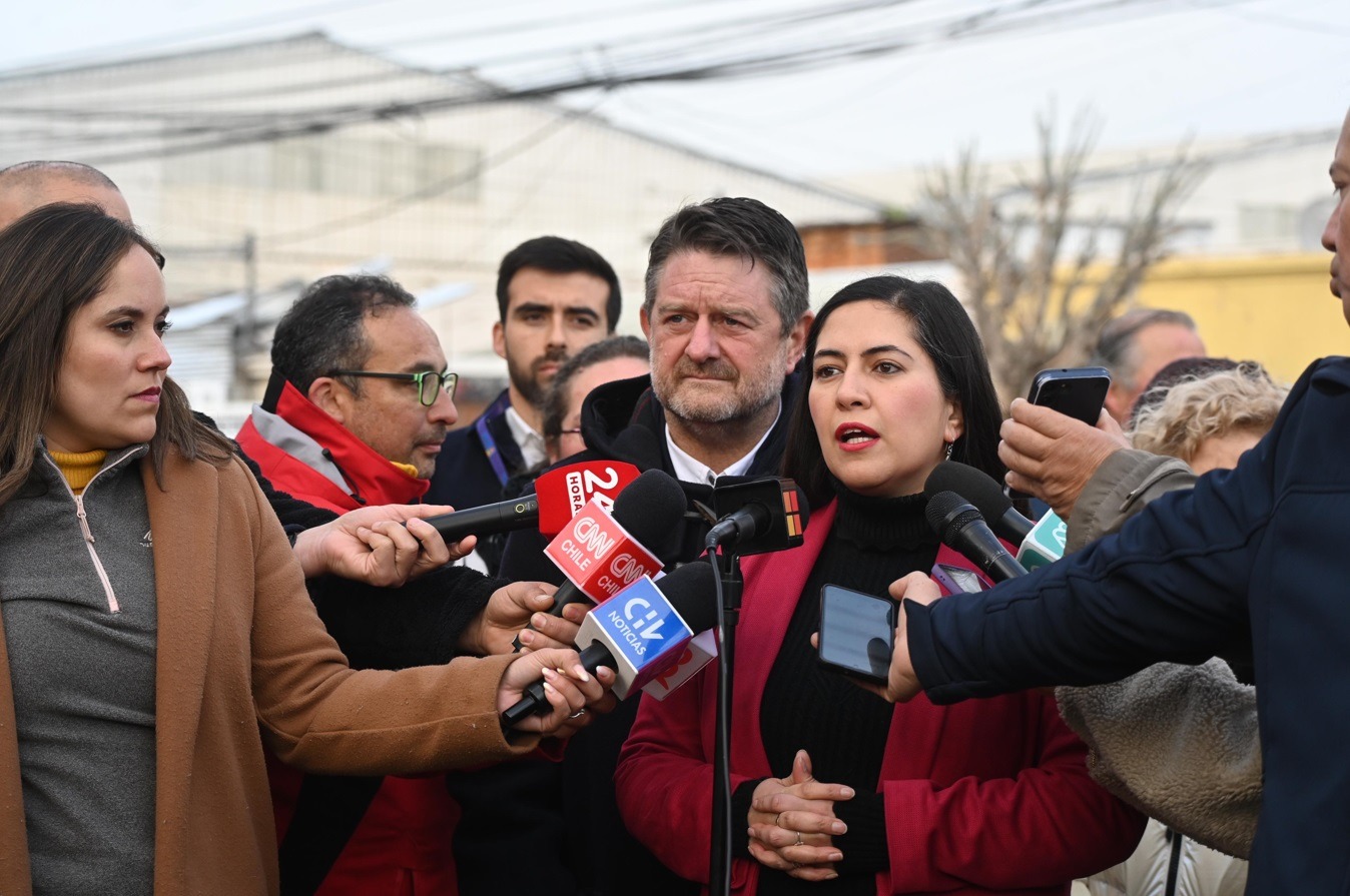 Gobernador Orrego y alcaldesa de Quinta Normal exigen tramitación del reglamento de la Ley Chao Cables