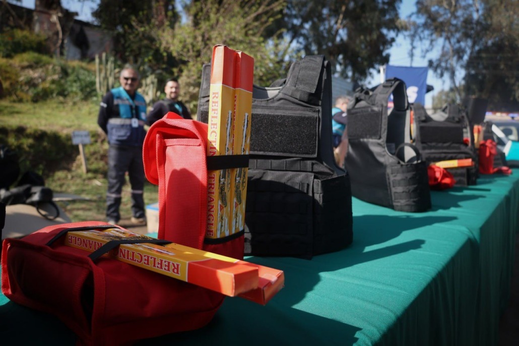 Peñalolén, Pirque, La Florida y San José de Maipo reciben nuevos kits de seguridad para agentes preventivos