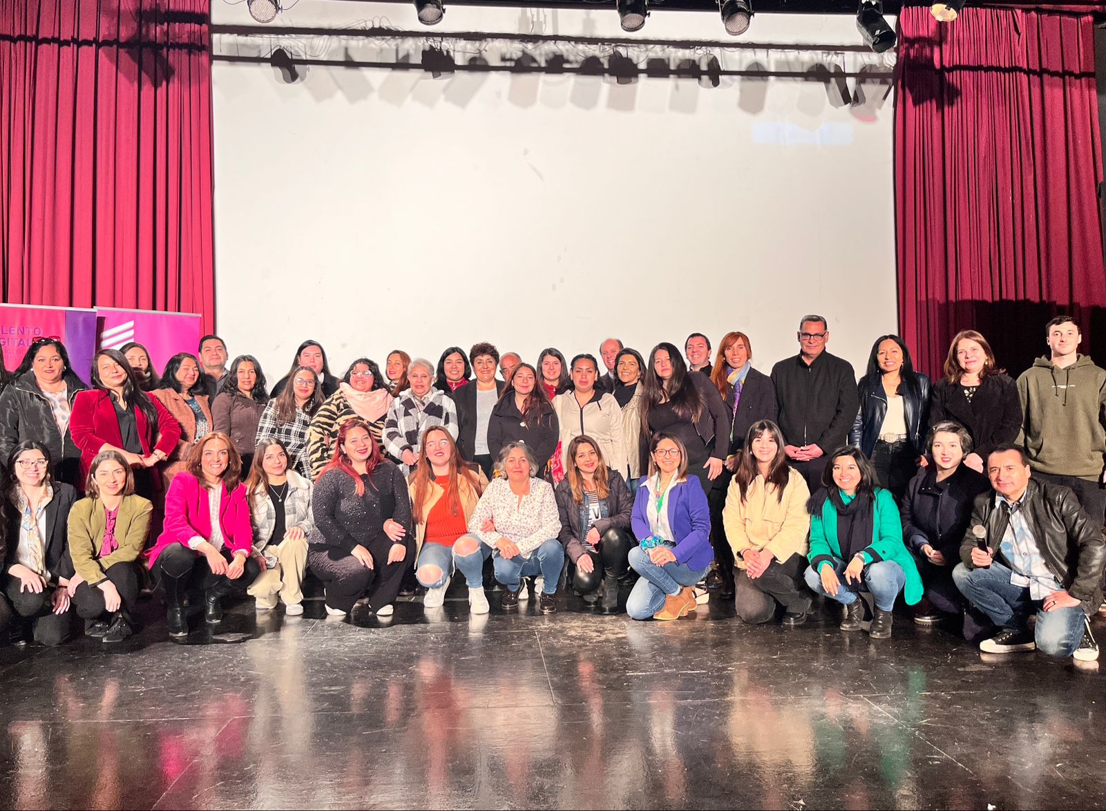 48 mujeres de la comuna de El Monte se certificaron en habilidades STEM