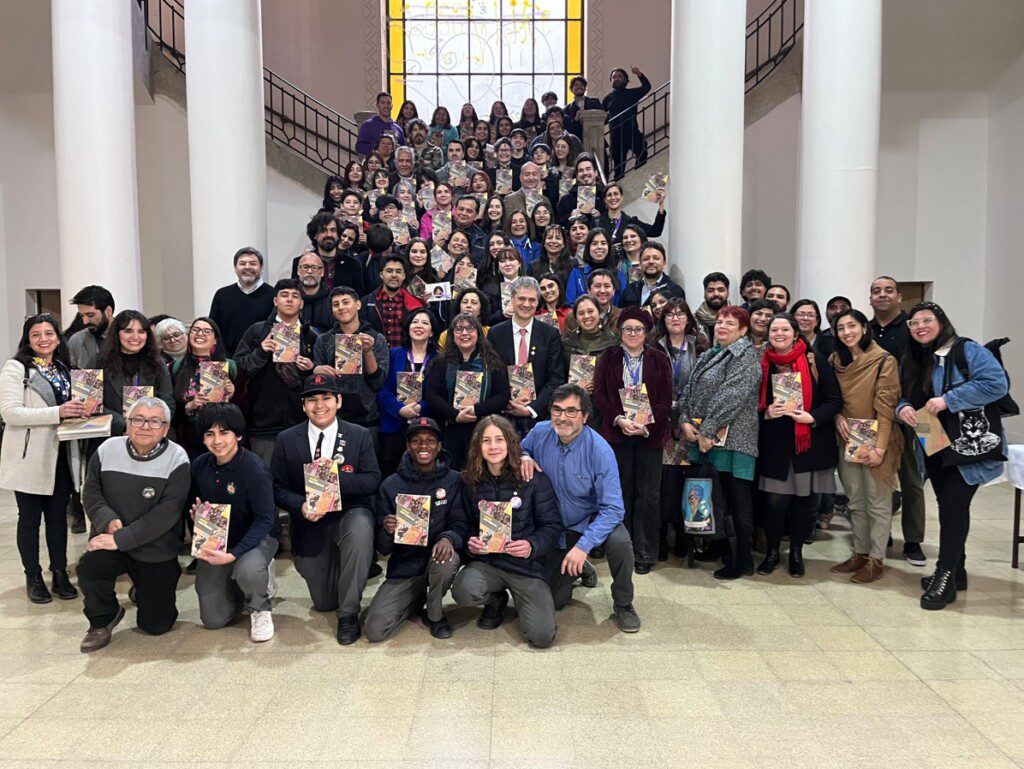 Dirección de Educación de Santiago presenta revista sobre experiencias pedagógicas en Liceos Históricos de la comuna