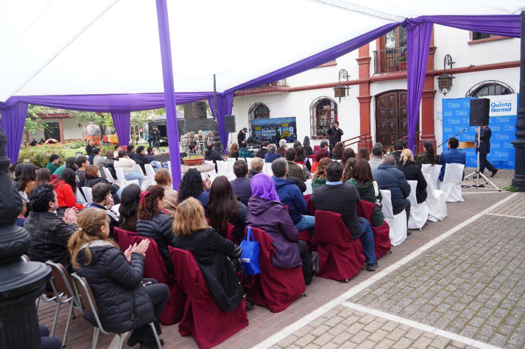 Autoridades, funcionarios municipales y vecinos de Quinta Normal celebran aniversario 109° de la comuna