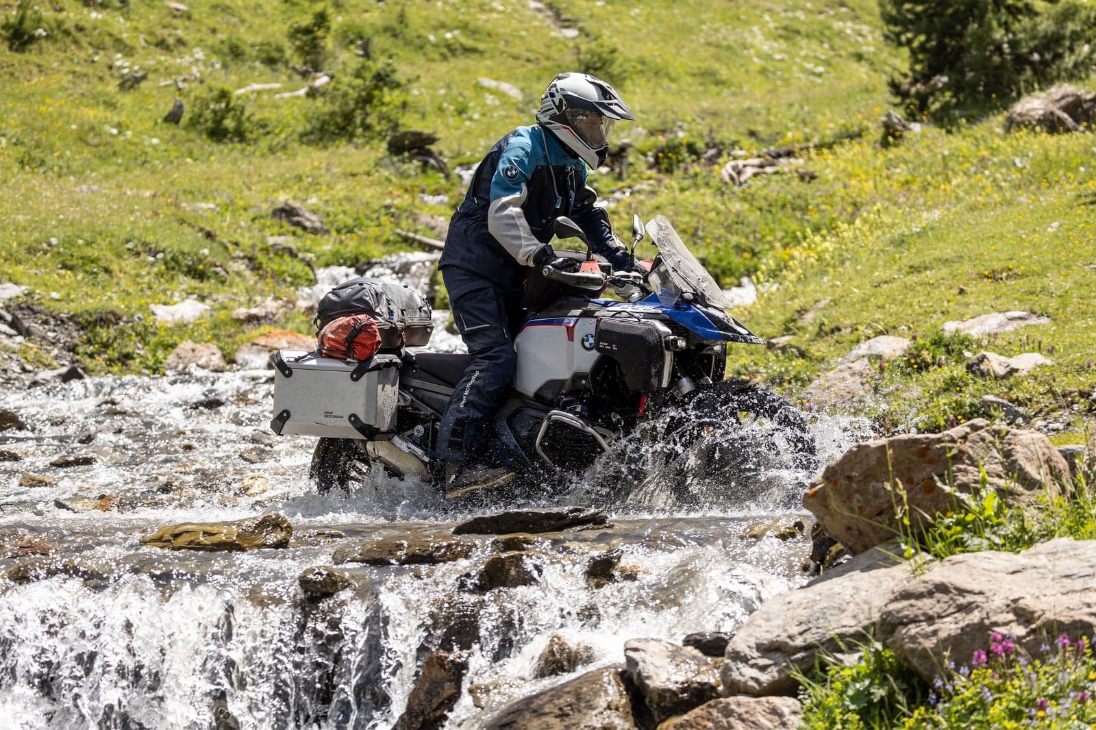 BMW Motorrad lanza en Chile la R 1300 GS Adventure: Con ADN para recorrer el mundo