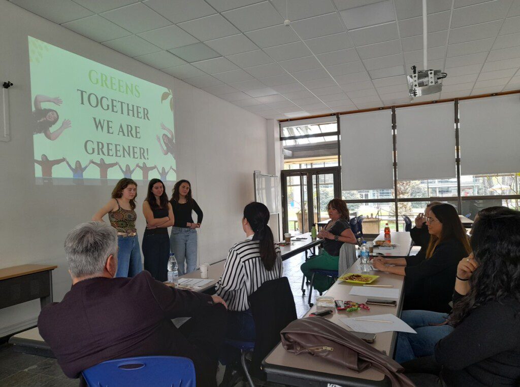 Jóvenes chilenas viajarán a Silicon Valley a final de importante concurso de tecnología