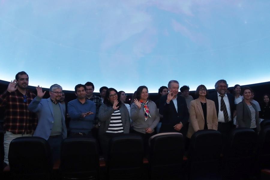 Rectora de la U. de Chile lidera visita al Planetario Huechuraba en la población La Pincoya