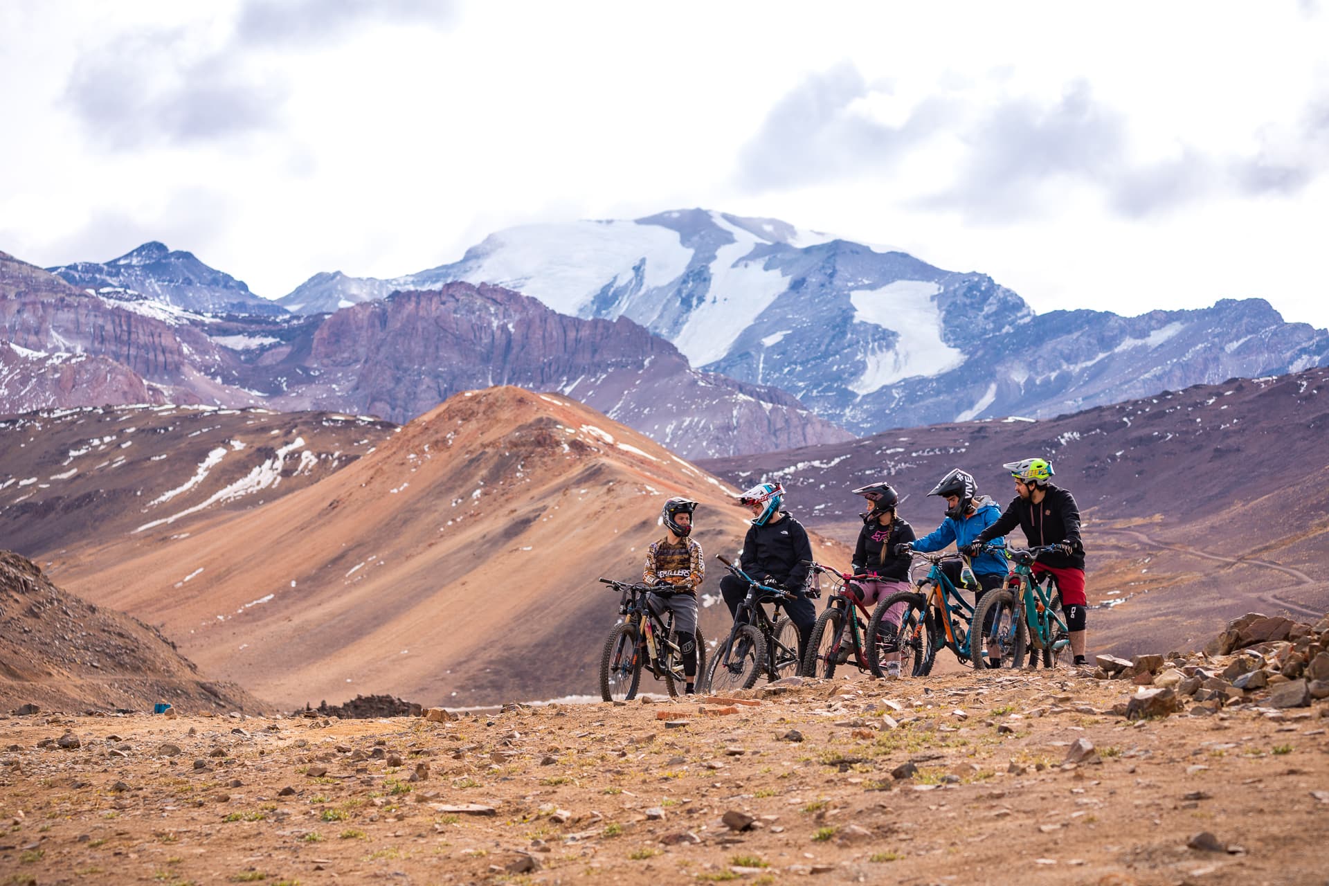 Escapada perfecta: Montañas de Santiago ofrecen aventura, naturaleza y astronomía este verano 2025