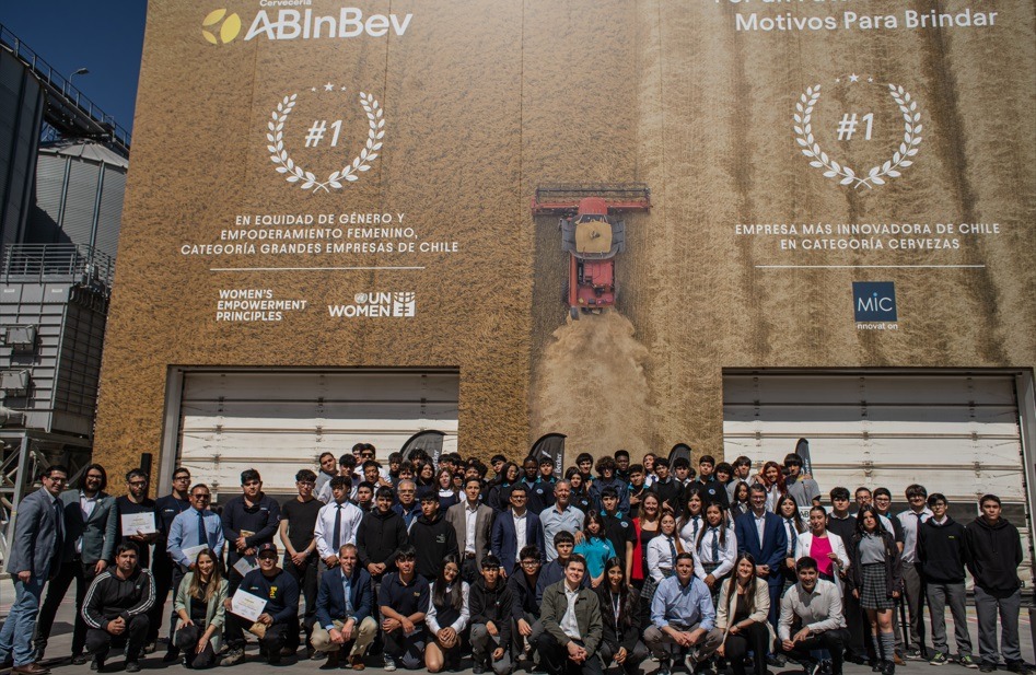 115 alumnos de Quilicura y Renca se gradúan de programa de formación técnica, liderado por Cervecería AB InBev y SOFOFA