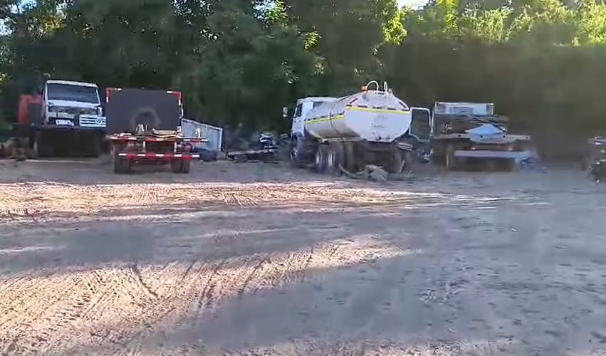 Carabineros recupera cinco camiones, tres motores y tres grúas pluma en taller mecánico en San Bernardo