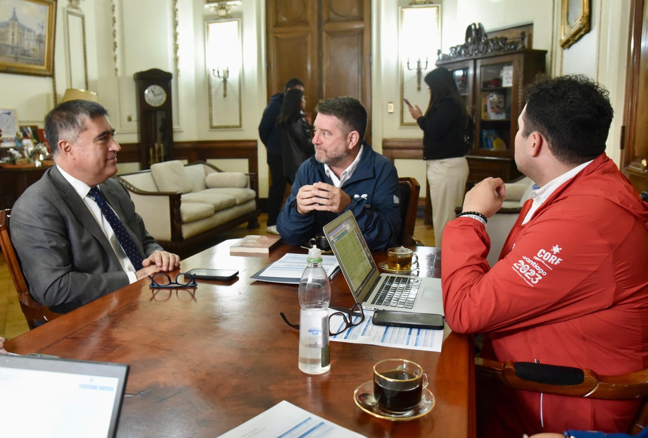 Gobernador Claudio Orrego se reúne por primera vez con el alcalde electo de Santiago Mario Desbordes  