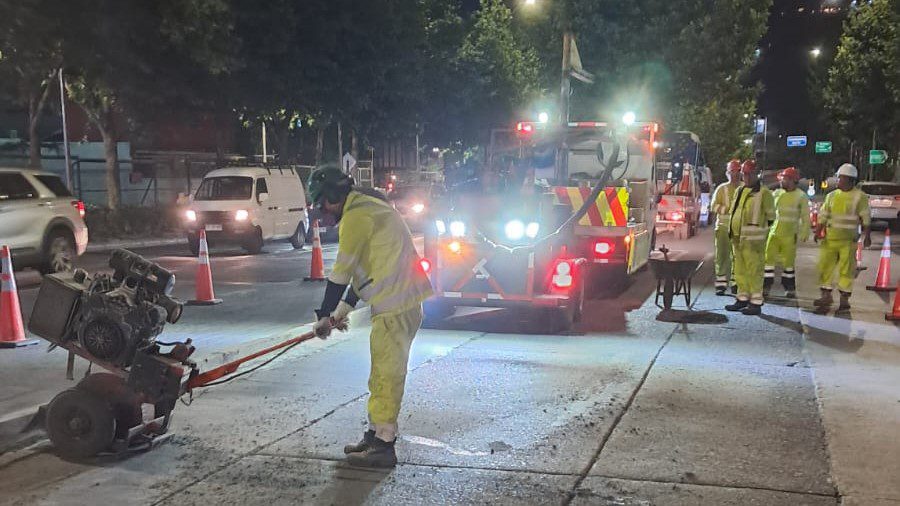 Vitacura inició trabajos de mantención de calzadas en la comuna