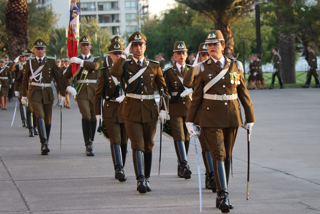 En histórica ceremonia, coronel Cristina Rojas asume como la primera directora de la Escuela de oficiales de Carabineros