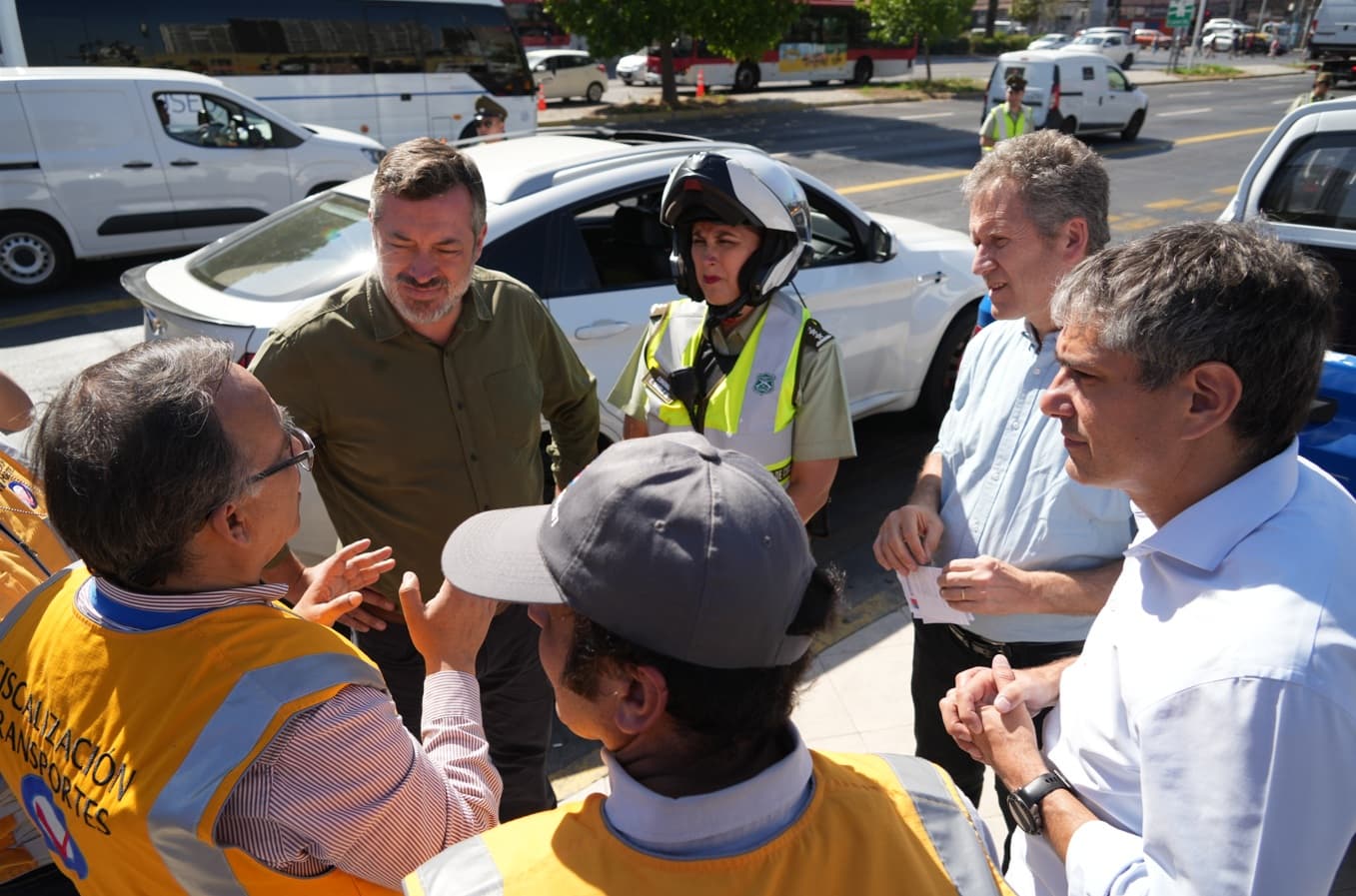 En el límite entre Ñuñoa y La Reina, refuerzan controles para combatir transporte informal en la RM