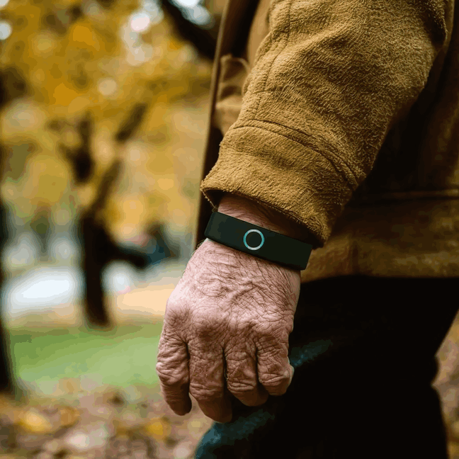 Pulsera con botón de pánico, total autonomía y más económica será lanzada éste año