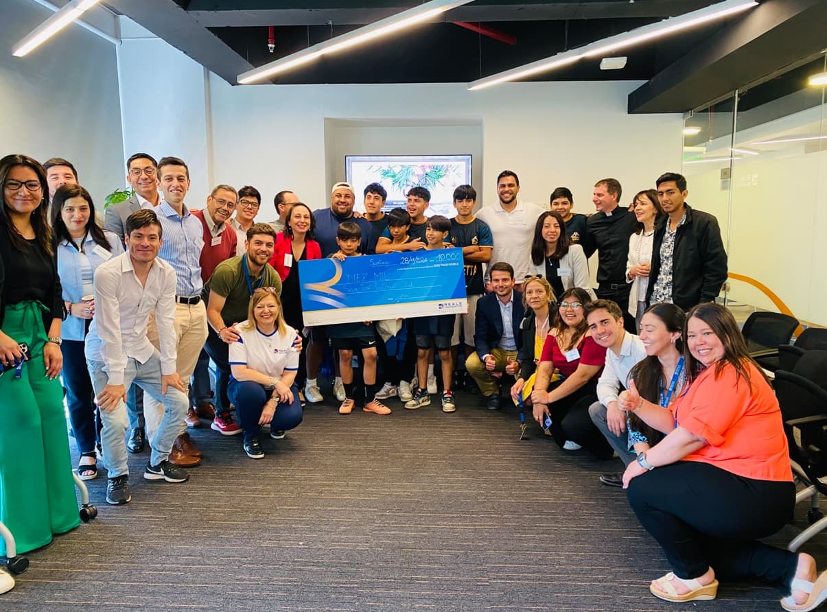 Niños futbolistas de Puente Alto fueron premiados en ceremonia de Reale Seguros