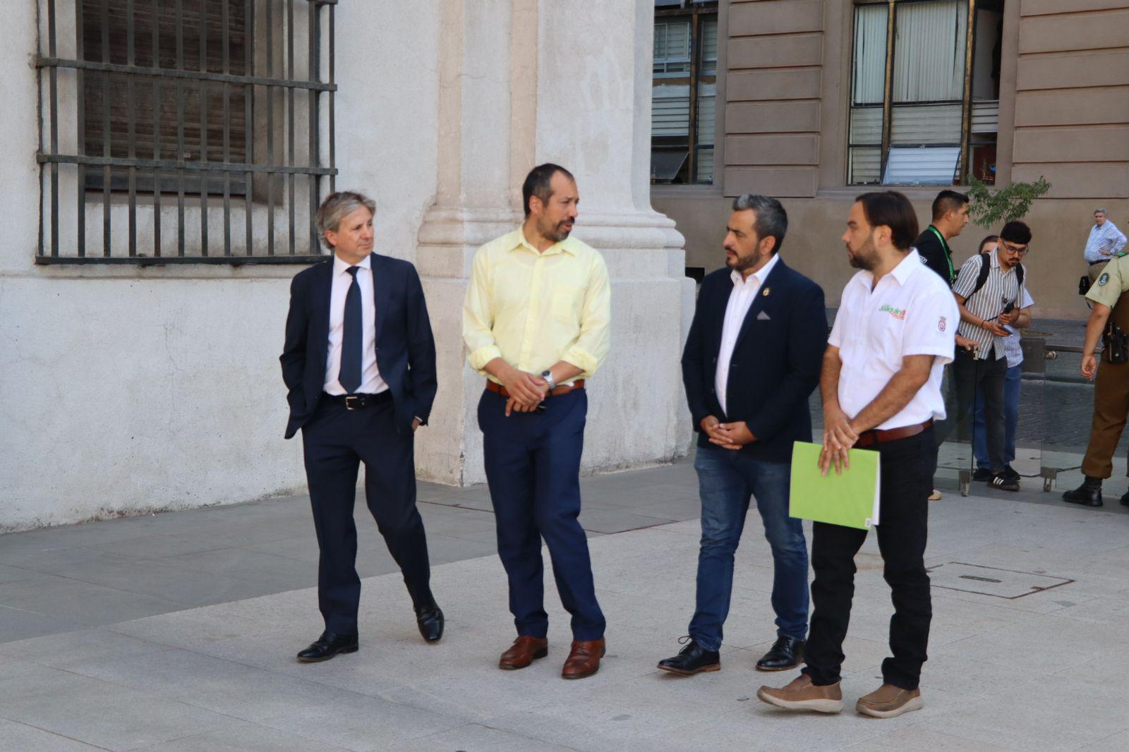 Alcaldes de San Joaquín, La Cisterna y San Bernardo presentan propuesta para que guardias municipales puedan usar armas no letales