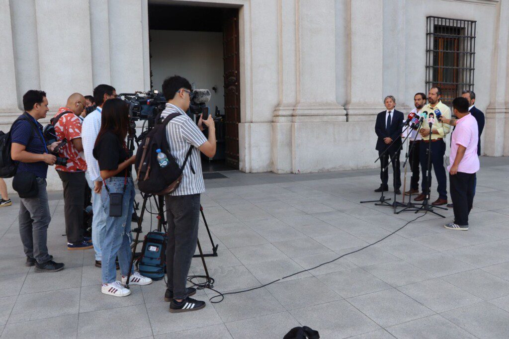 Alcaldes de San Joaquín, La Cisterna y San Bernardo presentan propuesta para que guardias municipales puedan usar armas no letales