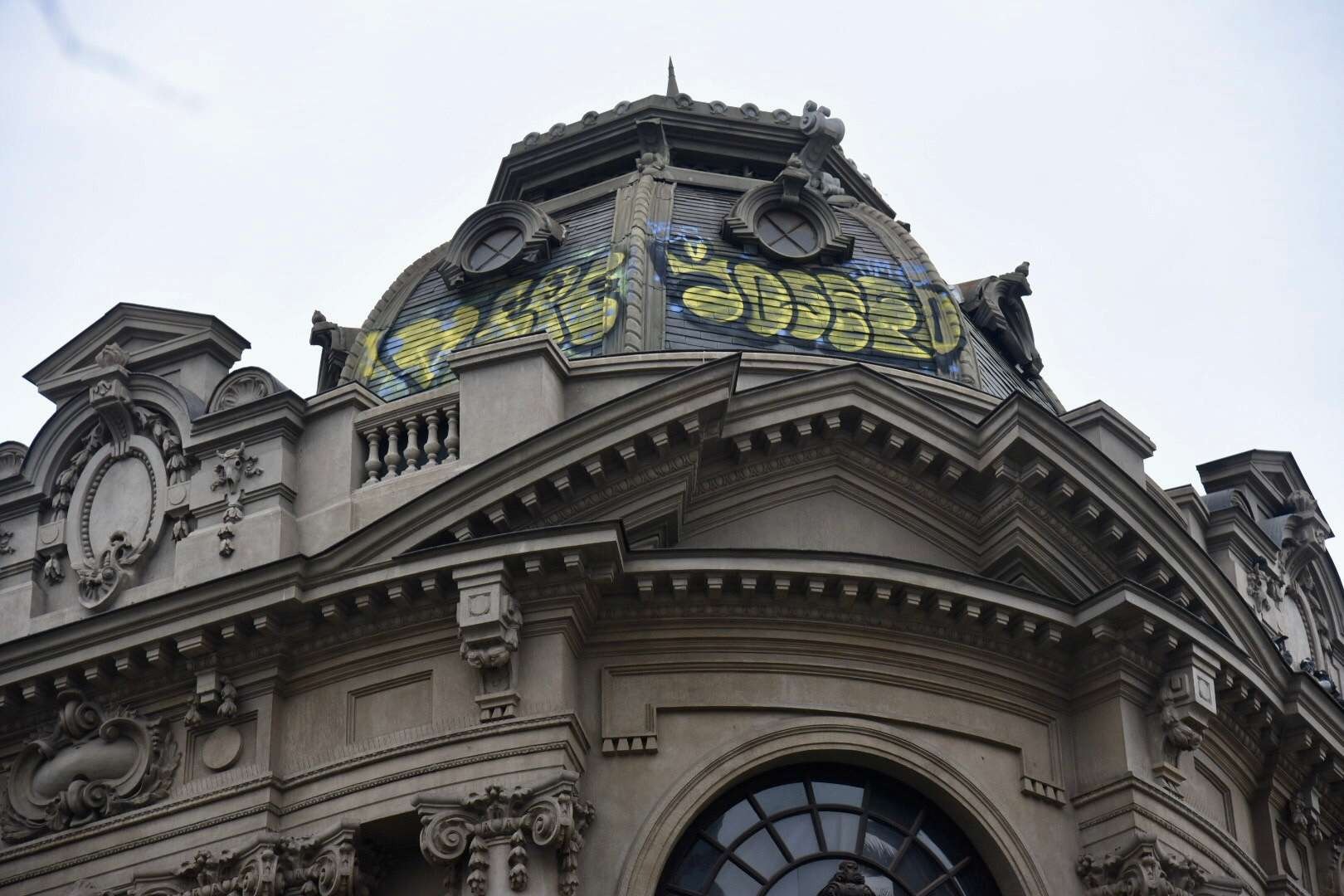 Prisión y multas a quienes vandalizaron la cúpula de Bellas Artes