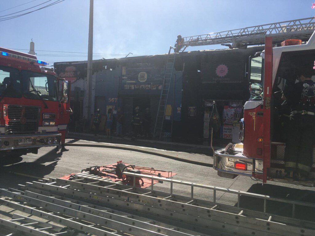 Sin lesionados incendio que afectó locales comerciales en San Bernardo