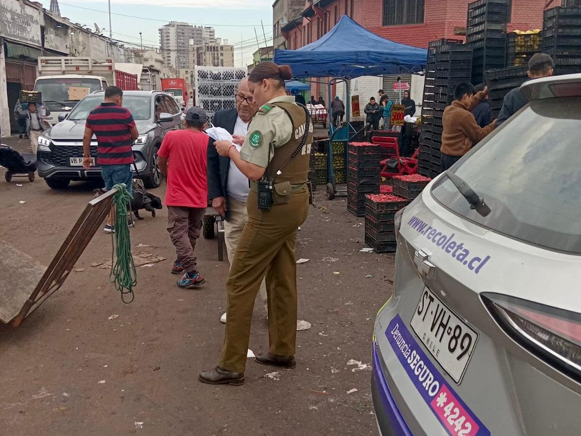 Recoleta refuerza operativos contra el comercio irregular