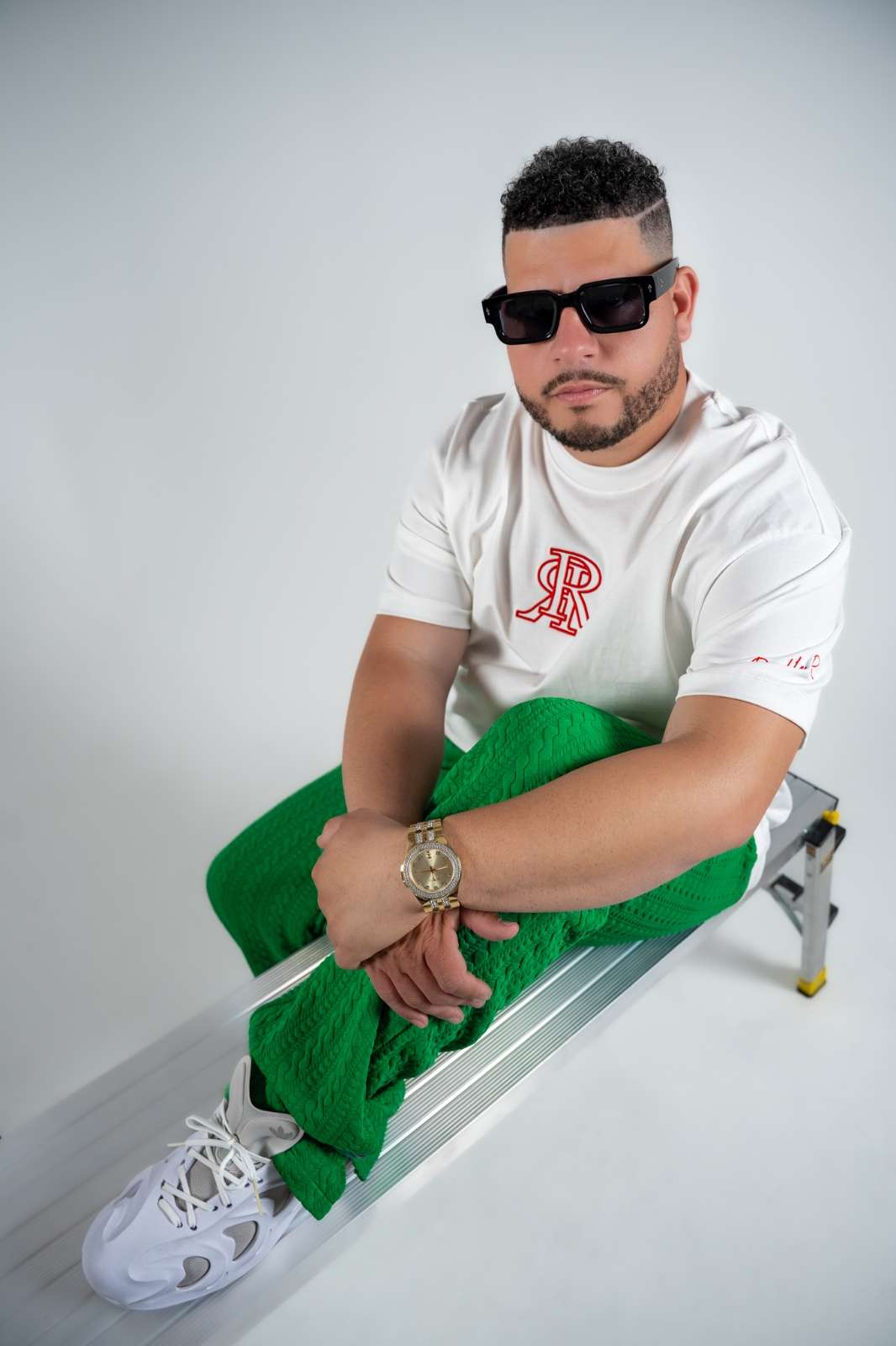 “Cursi" es el nuevo sencillo de Julián Casanova