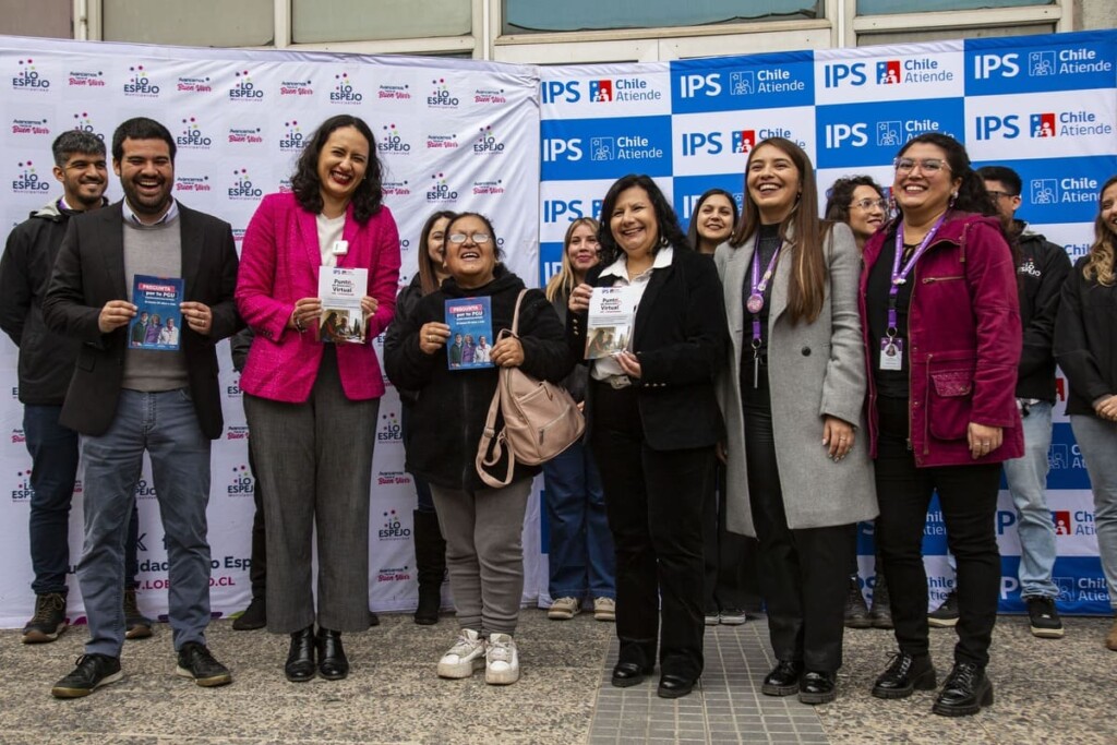 El IPS abrió un Punto de Atención Virtual en Lo Espejo, permitiendo a los vecinos realizar más de 20 trámites estatales en su comuna.