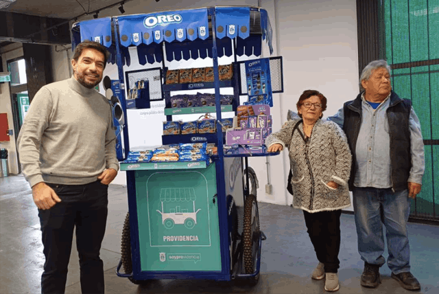 Providencia entregó nuevos carros de confites a comerciantes