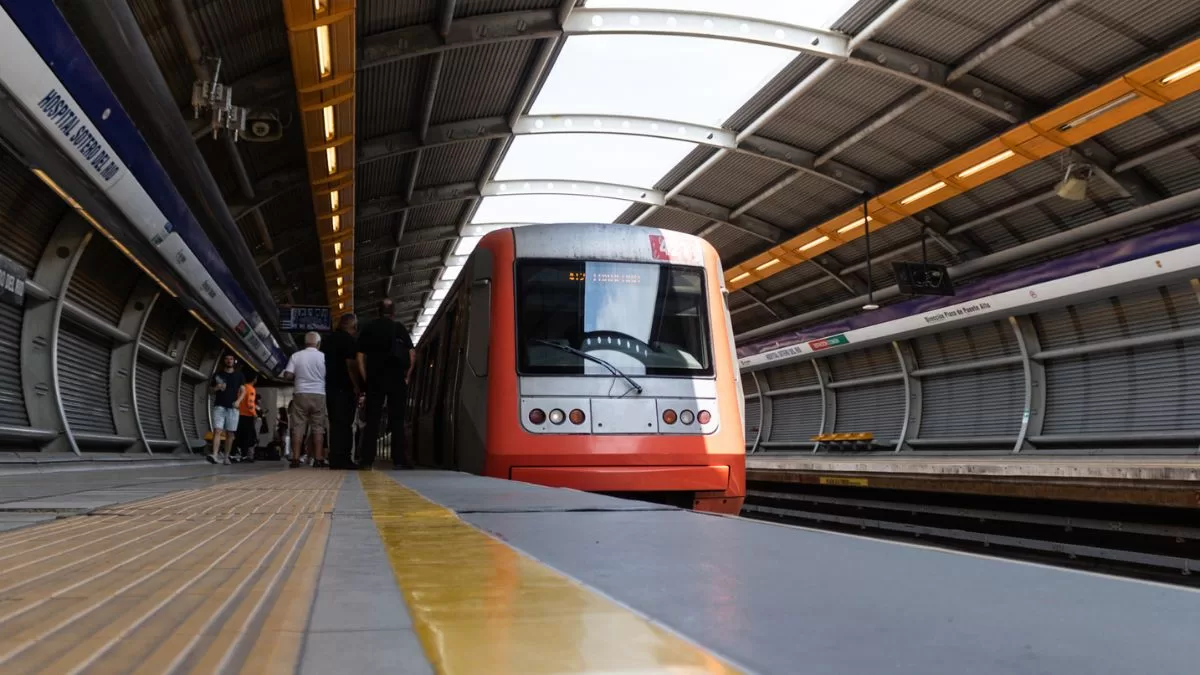 Lluvias afectan frecuencia de Línea 1 de Metro durante la mañana