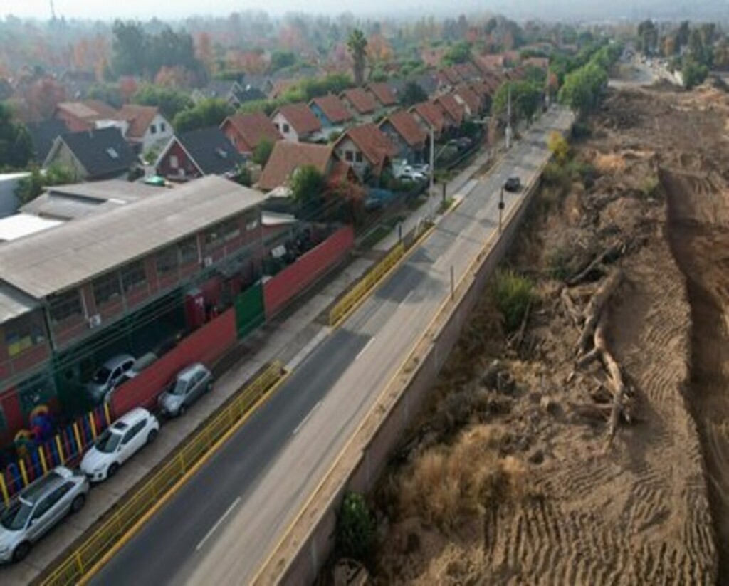 Más de 31 mil vecinos y vecinas de Peñalolén ya se benefician de las renovadas obras de repavimentación en Avenida Los Presidentes.