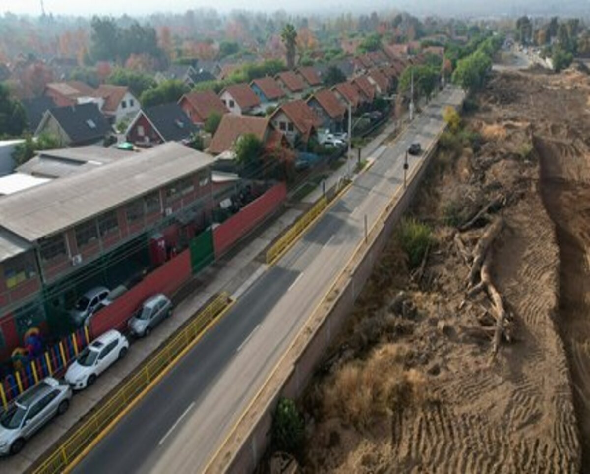 Más de 31 mil vecinos y vecinas de Peñalolén ya se benefician de las renovadas obras de repavimentación en Avenida Los Presidentes.