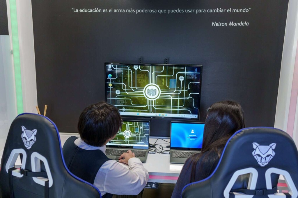 La Pintana inauguró primera Hacker House para niñas en Chile