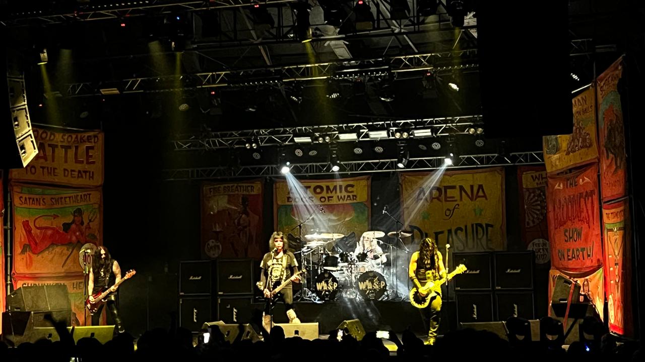 W.A.S.P. en Santiago: Una noche de nostalgia, intensidad y controversia en el Teatro La Cúpula