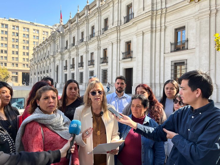Comités de vivienda y diputada Gazmuri exigien soluciones habitacionales al Gobierno