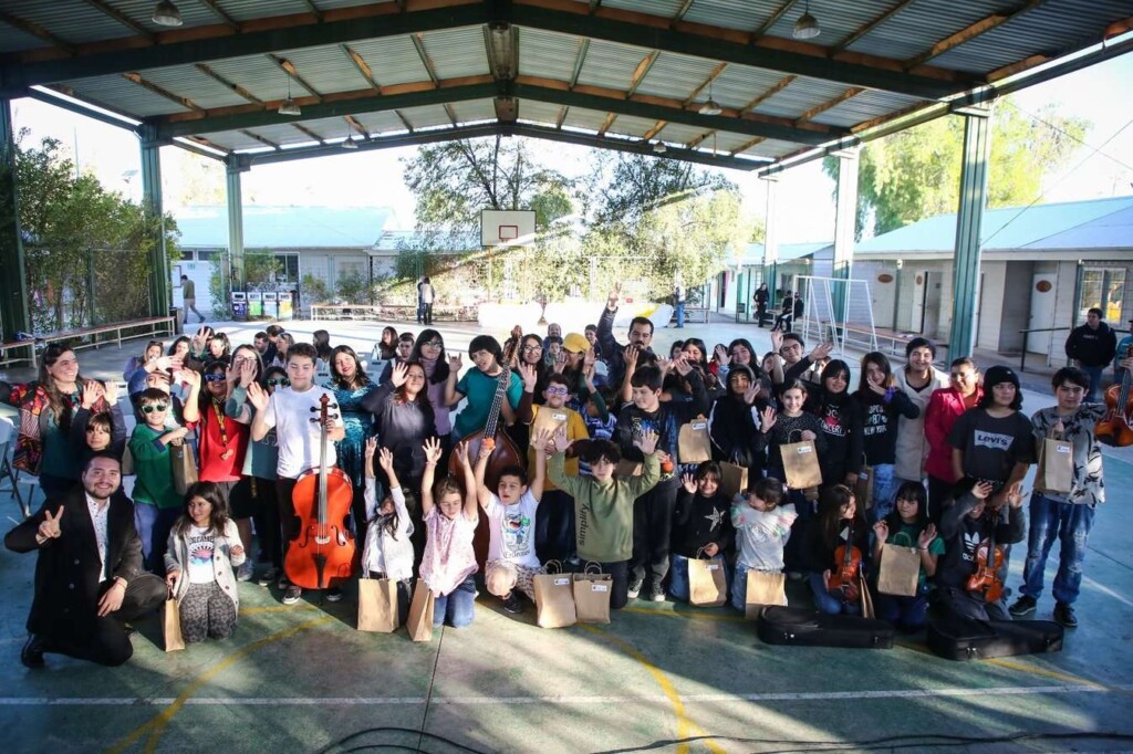 Orquesta Sinfónica Infantil de Tiltil recibió donación por convenio