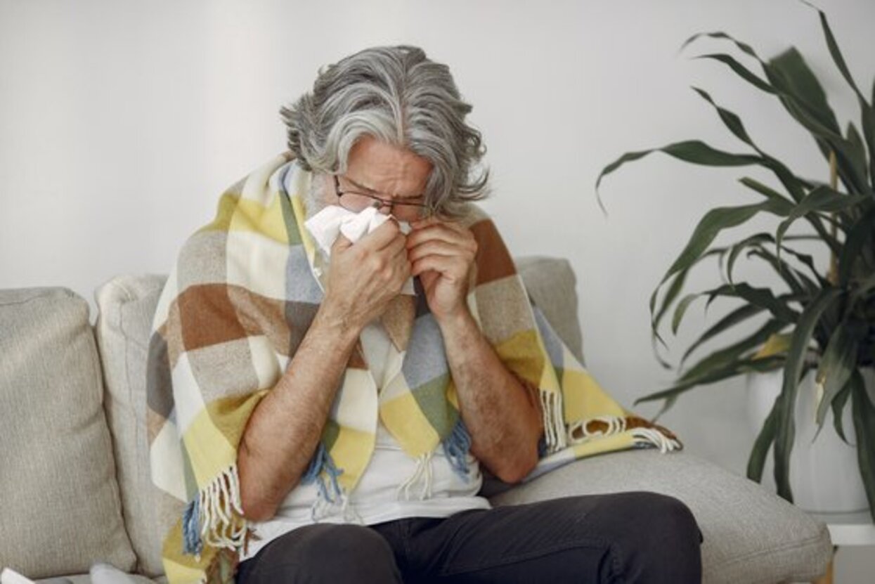 Durante el otoño-invierno, los adultos mayores enfrentan mayor riesgo de enfermedades respiratorias 7 consejos para prevenirlas.