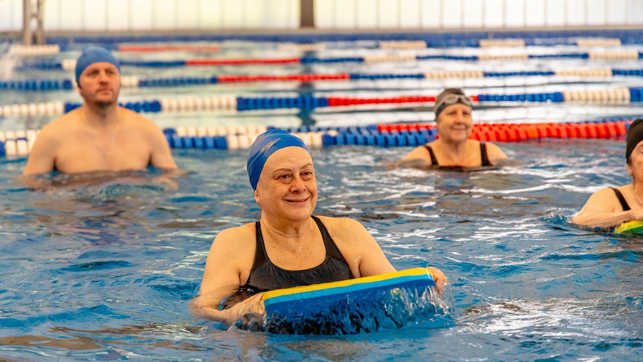 Natación para mayores: La apuesta municipal por una vida plena